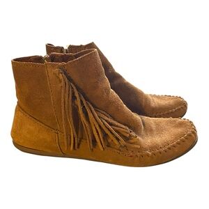 Minnetonka Tan Suede Fringe Moccasins
